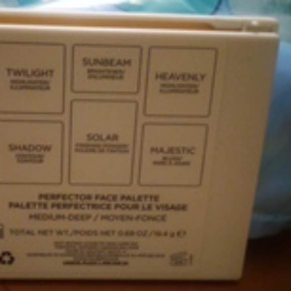 Cover FX - Picture 2 of 2